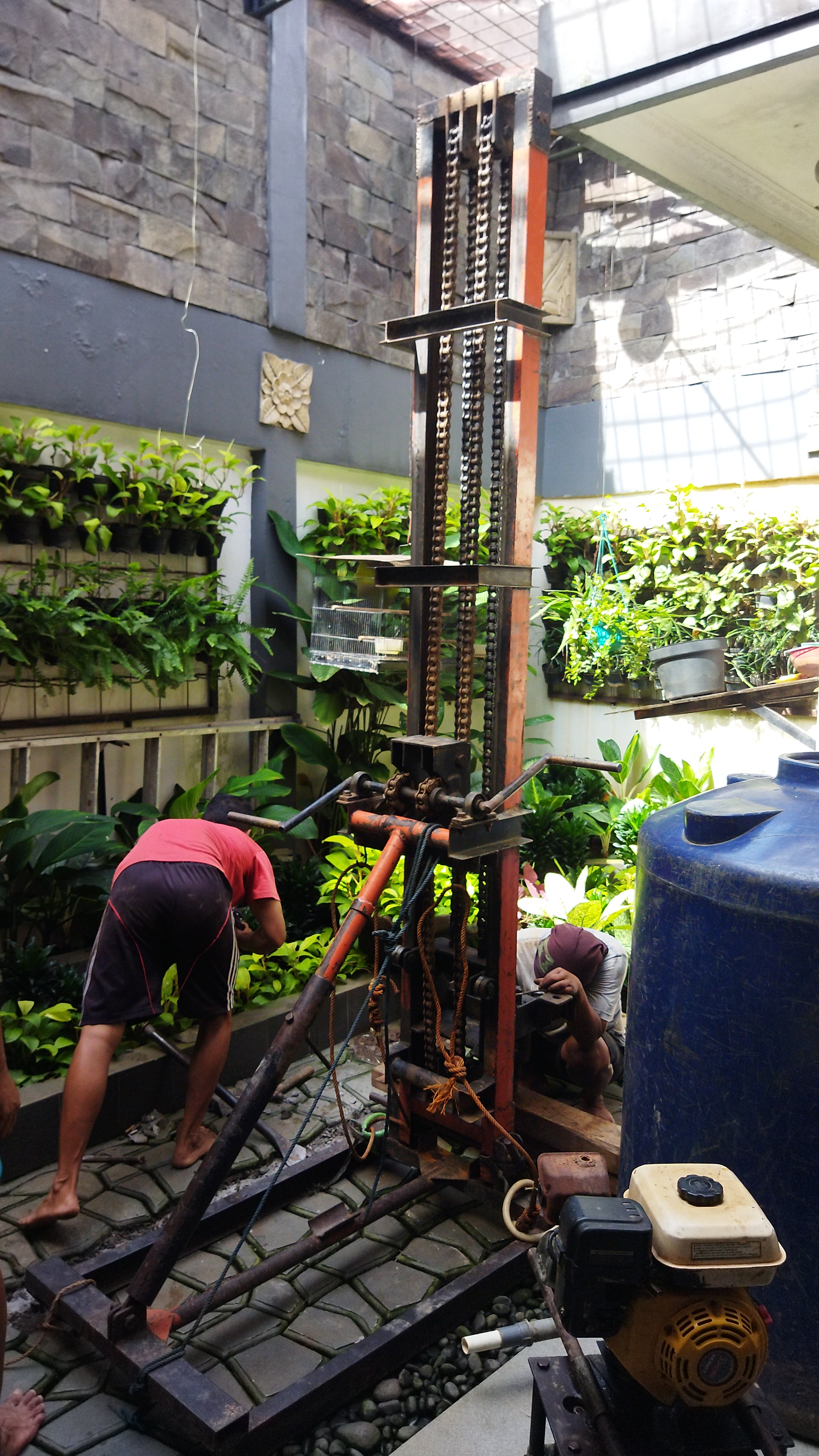 Bor sumur di Perum Yasmin sektor 2, kota Bogor